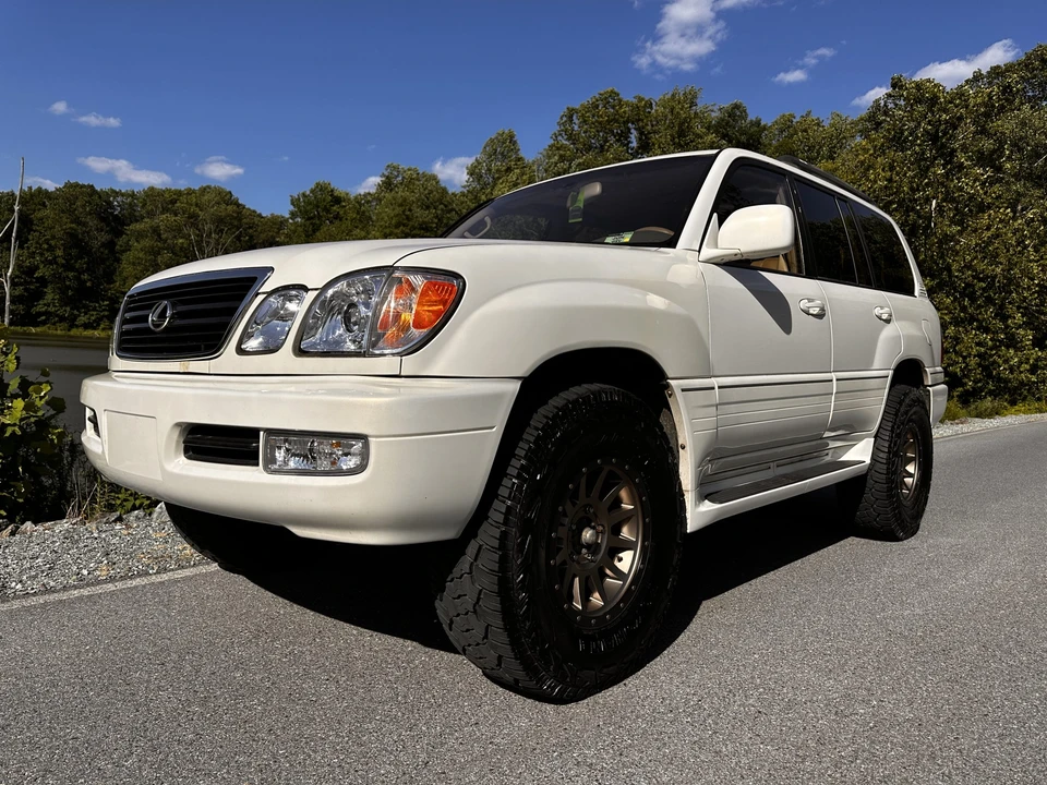 2001 Lexus LX 2nd Gen - Image 4 of 31