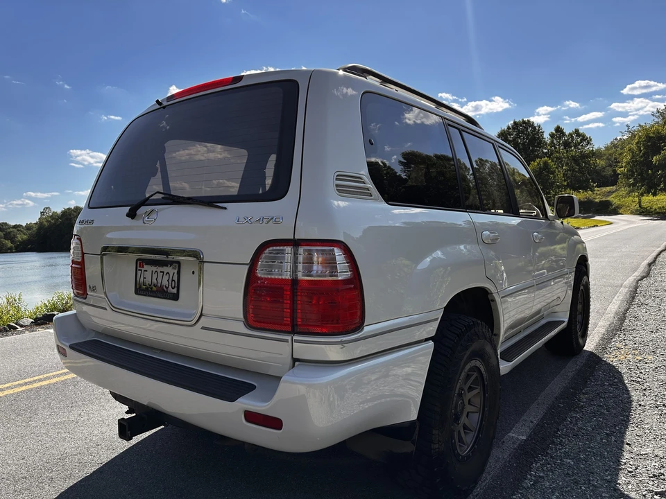 2001 Lexus LX 2nd Gen - Image 24 of 31