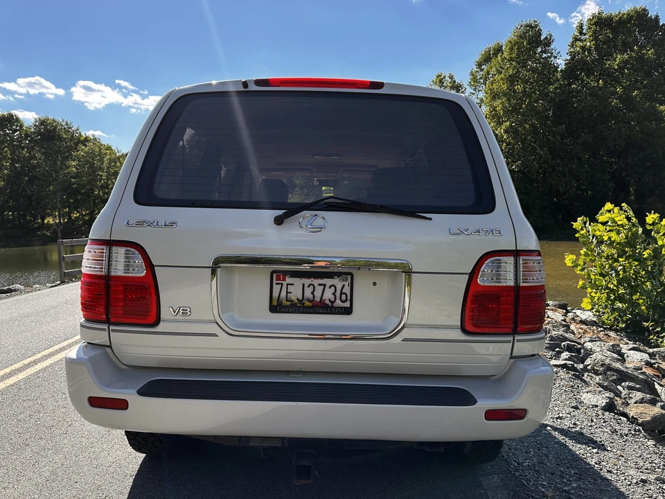2001 Lexus LX 2nd Gen - Image 22 of 31