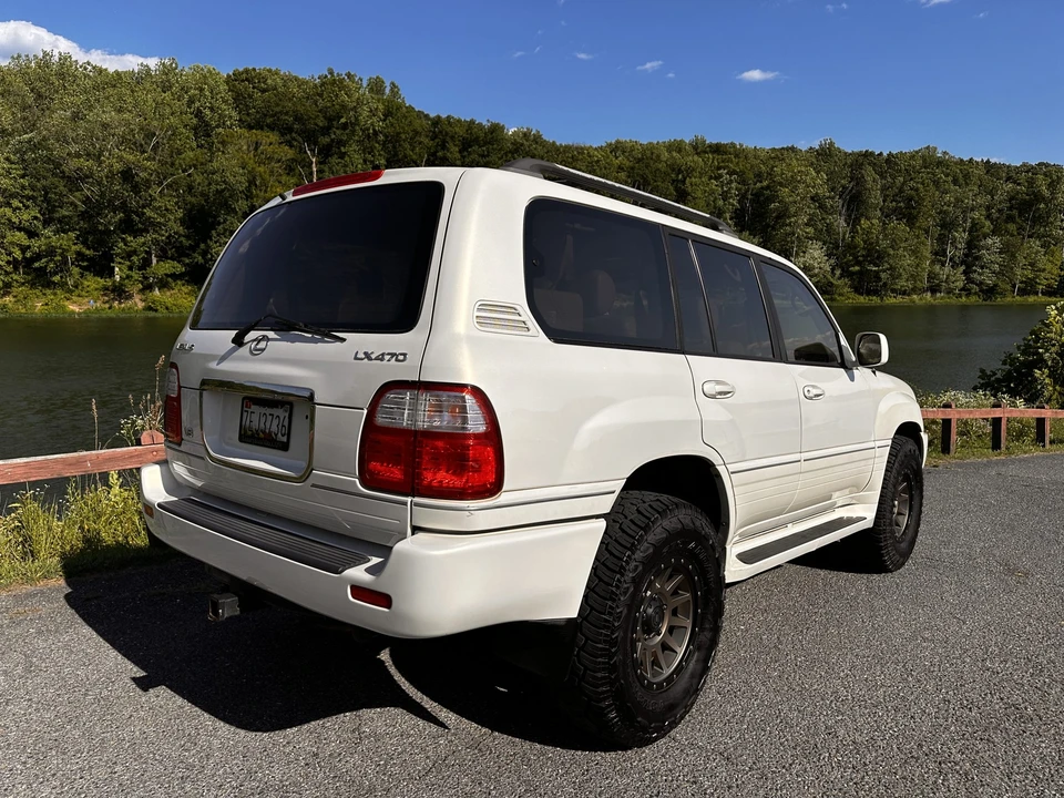 2001 Lexus LX 2nd Gen - Image 25 of 31