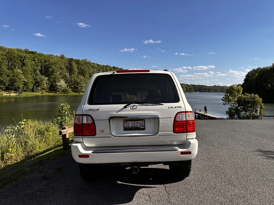 2001 Lexus LX 2nd Gen - Image 18 of 31