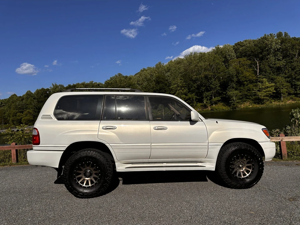 2001 Lexus LX 2nd Gen - Image 31 of 31