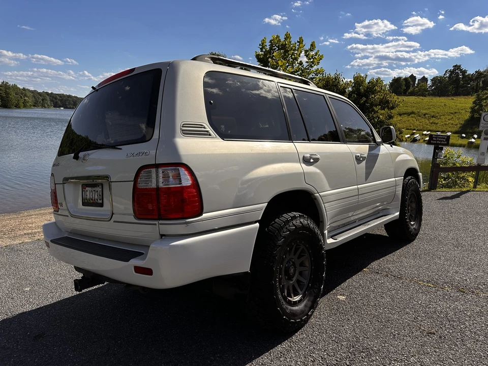 2001 Lexus LX 2nd Gen - Image 26 of 31