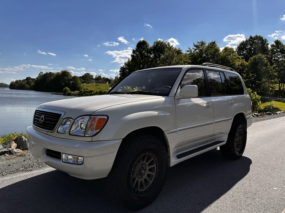 2001 Lexus LX 2nd Gen - Image 5 of 31