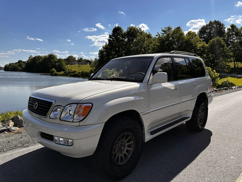 2001 Lexus LX 2nd Gen - Image 6 of 31