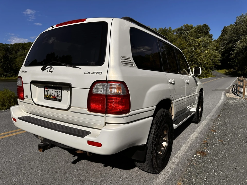 2001 Lexus LX 2nd Gen - Image 23 of 31
