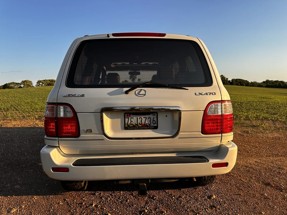 2001 Lexus LX 2nd Gen - Image 21 of 31