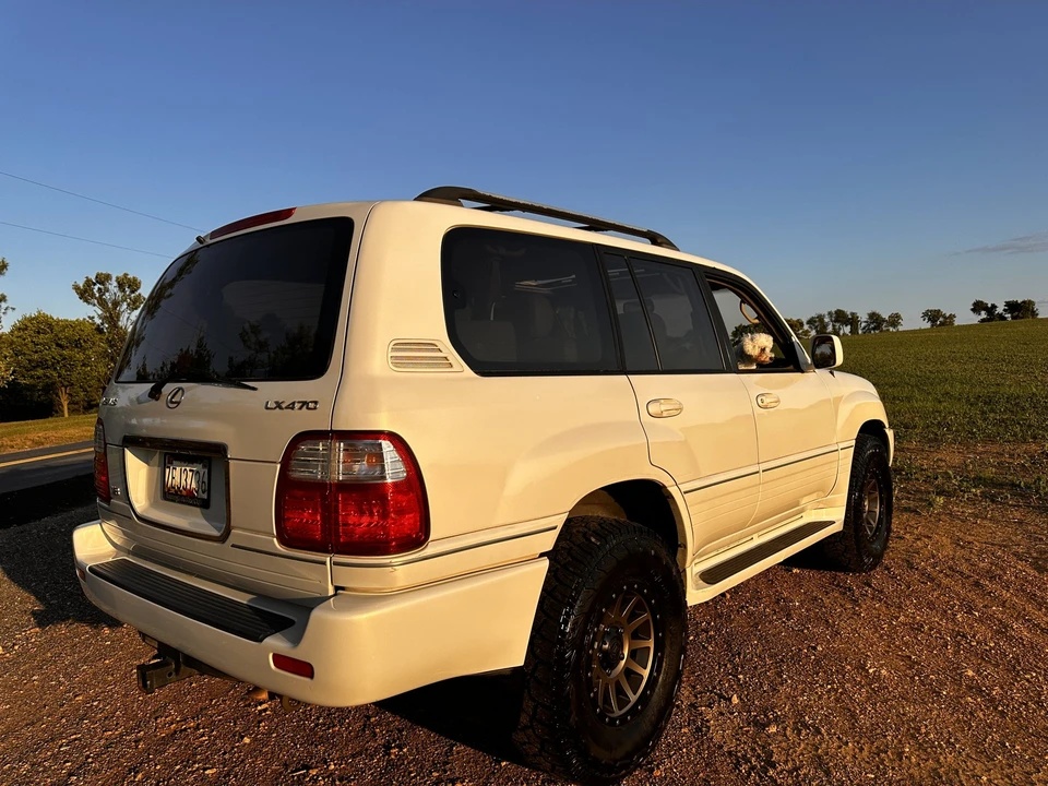 2001 Lexus LX 2nd Gen - Image 27 of 31