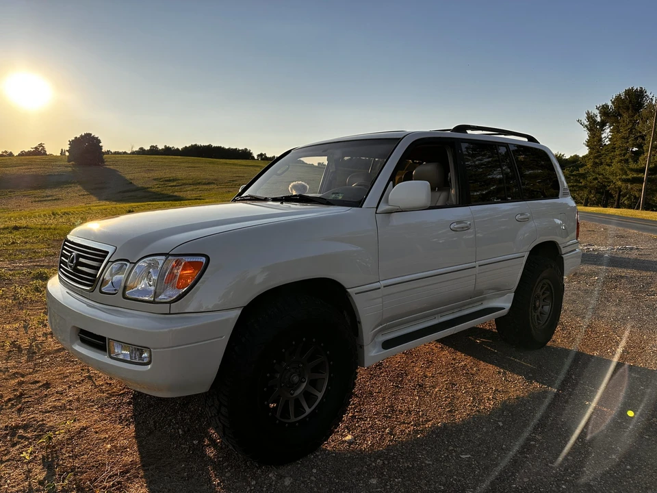 2001 Lexus LX 2nd Gen - Image 8 of 31