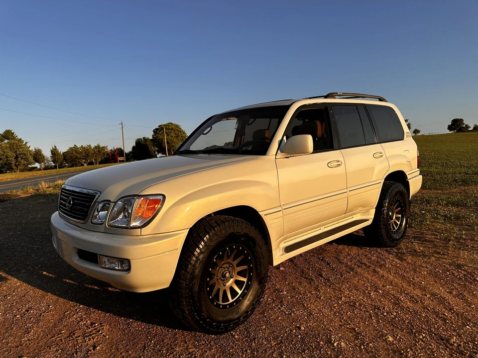 2001 Lexus LX 2nd Gen - Image 7 of 31