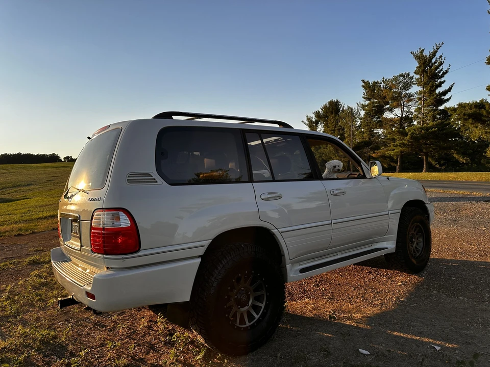 2001 Lexus LX 2nd Gen - Image 28 of 31