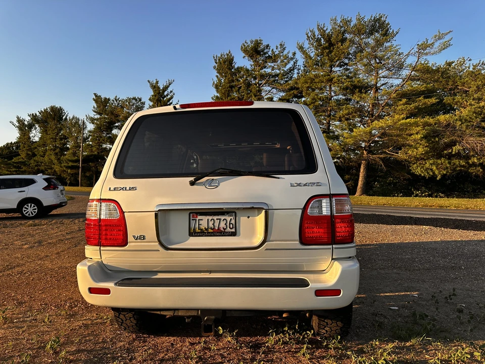 2001 Lexus LX 2nd Gen - Image 19 of 31