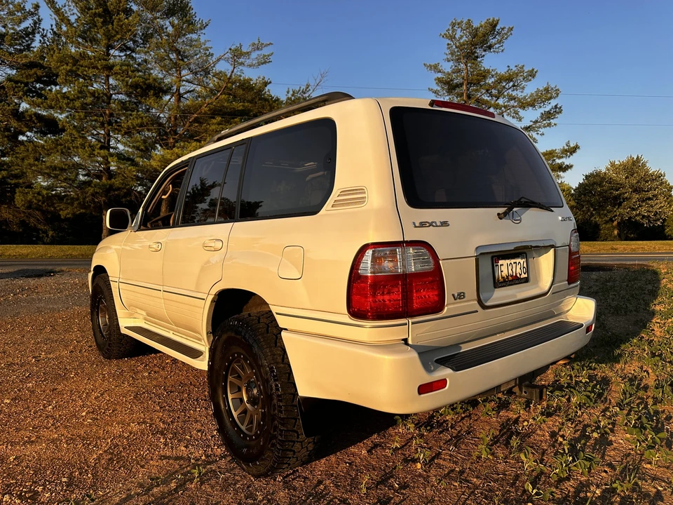 2001 Lexus LX 2nd Gen - Image 14 of 31