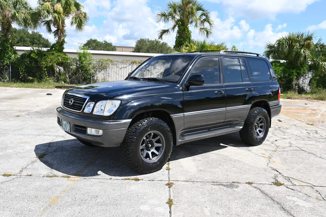 2001 Lexus LX 2nd Gen - Image 8 of 31