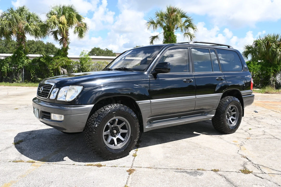 2001 Lexus LX 2nd Gen - Image 4 of 31