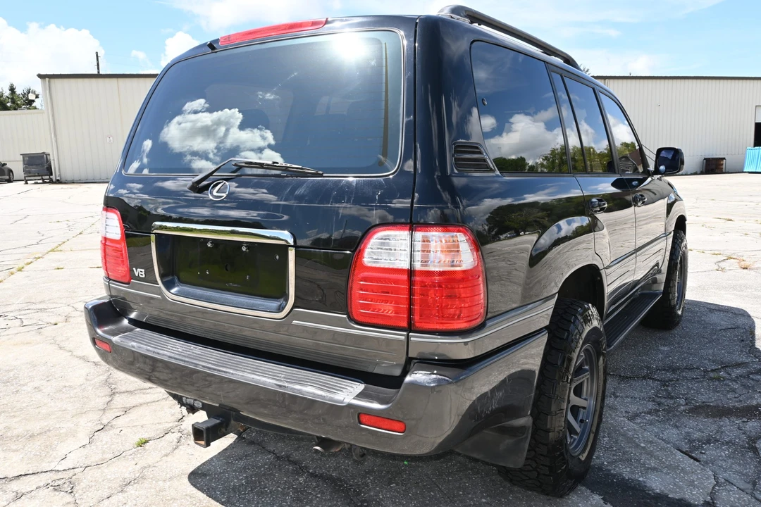 2001 Lexus LX 2nd Gen - Image 30 of 31