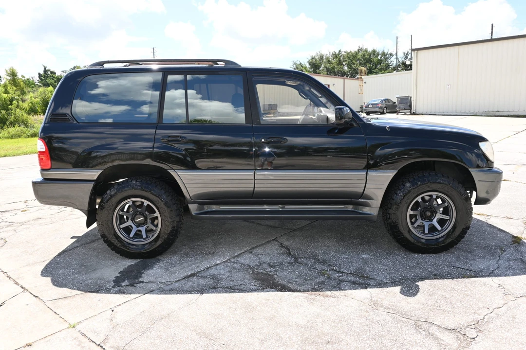 2001 Lexus LX 2nd Gen - Image 22 of 31
