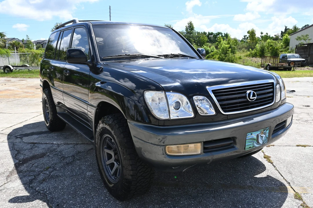 2001 Lexus LX 2nd Gen - Image 16 of 31