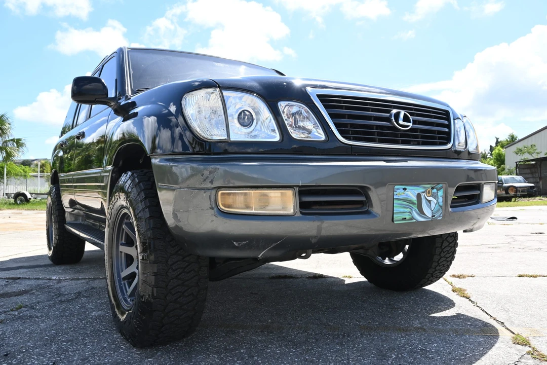 2001 Lexus LX 2nd Gen - Image 15 of 31