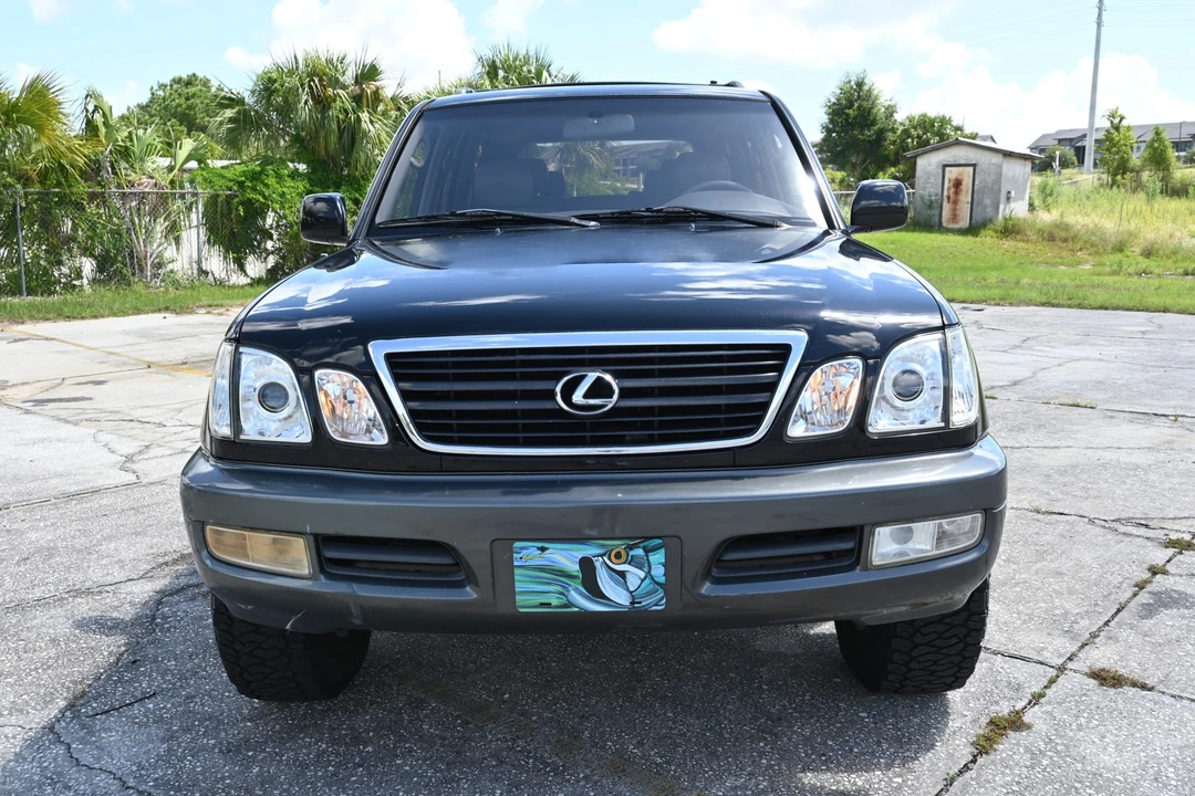 2001 Lexus LX 2nd Gen - Image 14 of 31