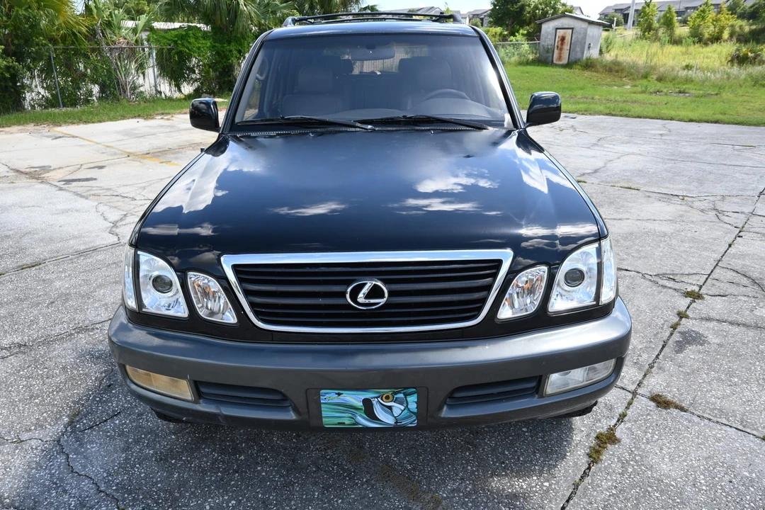2001 Lexus LX 2nd Gen - Image 13 of 31