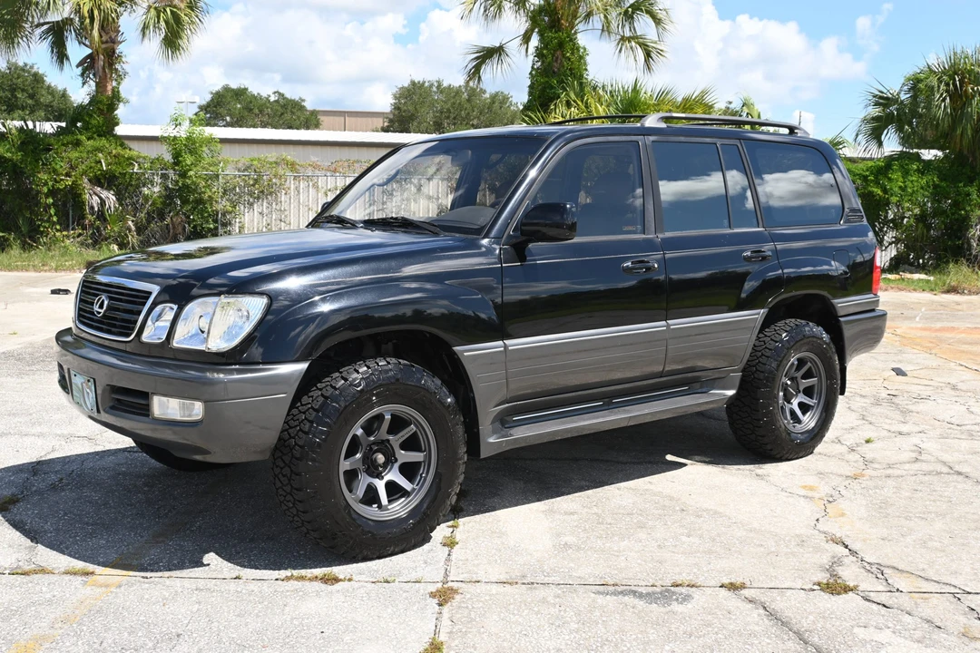 2001 Lexus LX 2nd Gen - Image 6 of 31