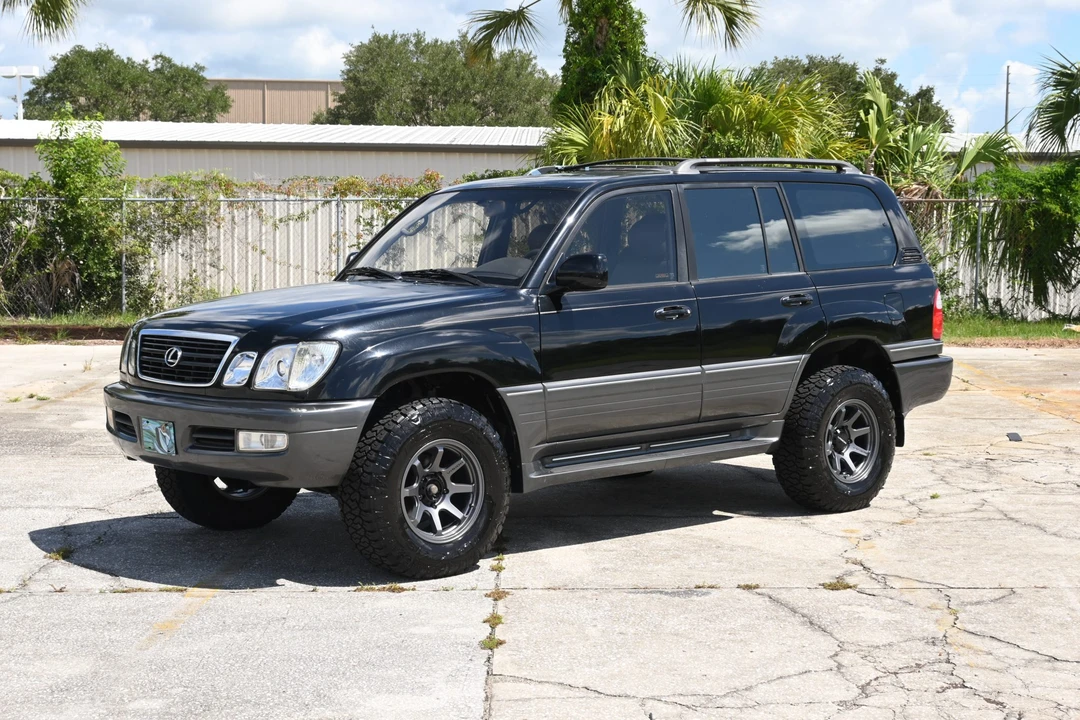2001 Lexus LX 2nd Gen - Image 5 of 31