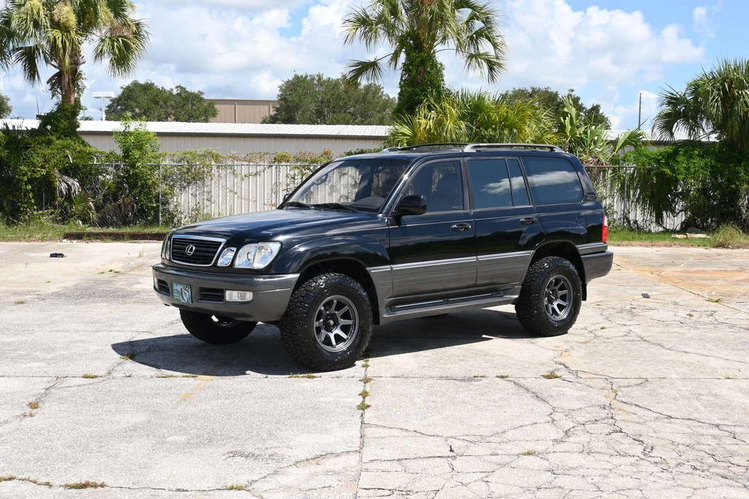 2001 Lexus LX 2nd Gen - Image 2 of 31
