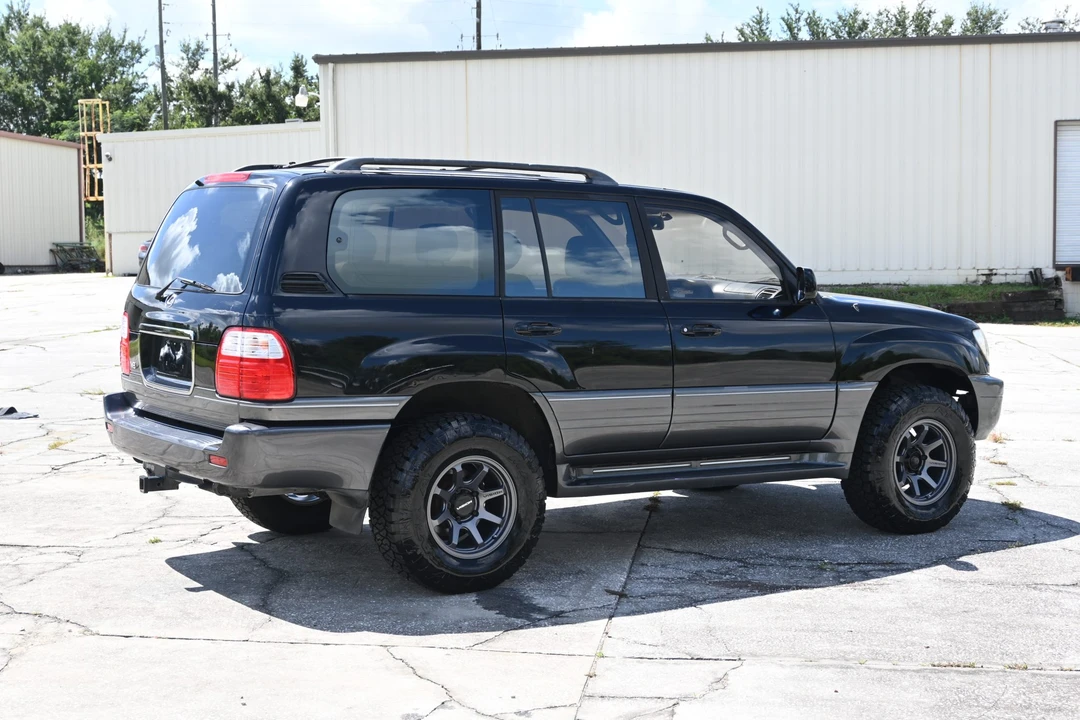 2001 Lexus LX 2nd Gen - Image 24 of 31
