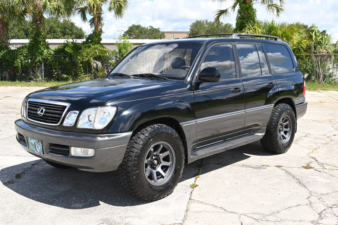 2001 Lexus LX 2nd Gen - Image 7 of 31