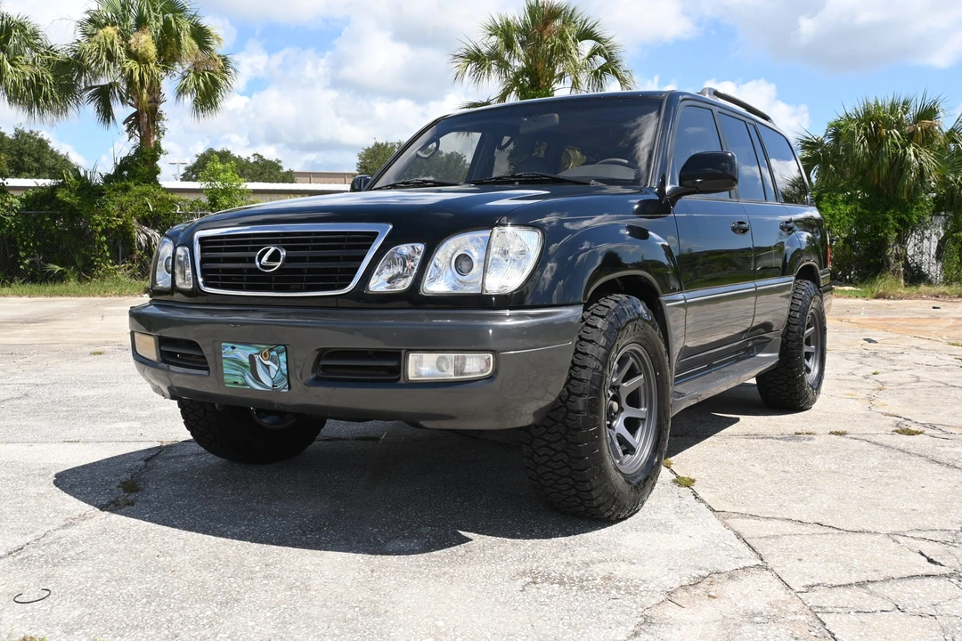 2001 Lexus LX 2nd Gen - Image 10 of 31
