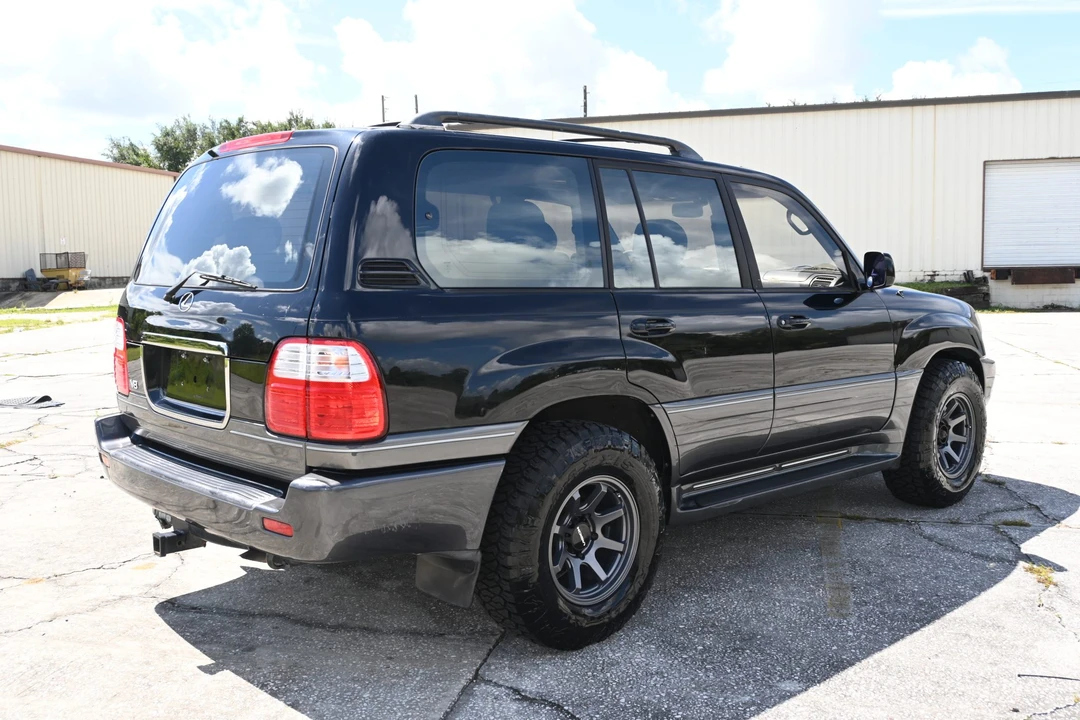 2001 Lexus LX 2nd Gen - Image 27 of 31