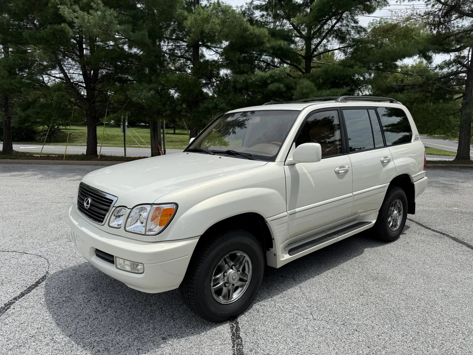 2001 Lexus LX 2nd Gen - Image 2 of 31