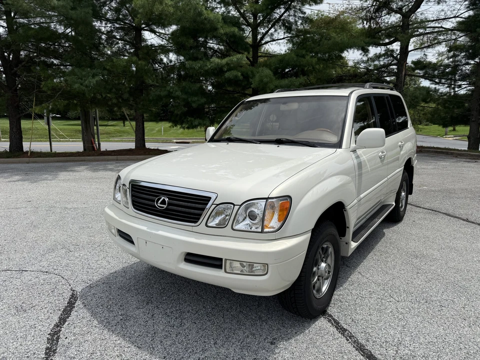 2001 Lexus LX 2nd Gen - Image 3 of 31