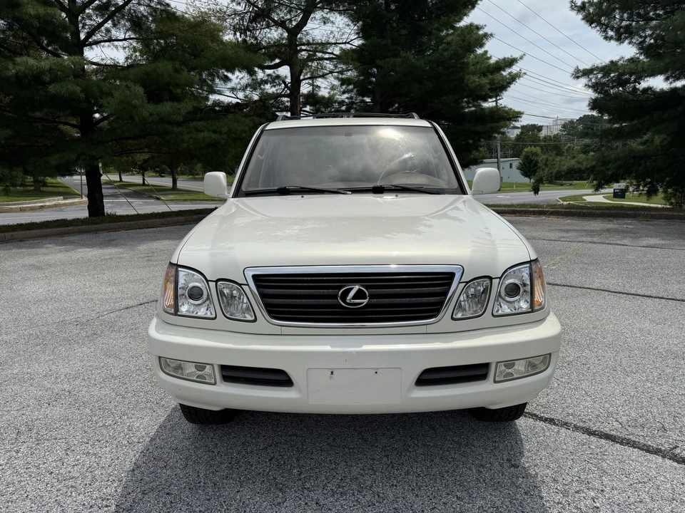 2001 Lexus LX 2nd Gen - Image 4 of 31
