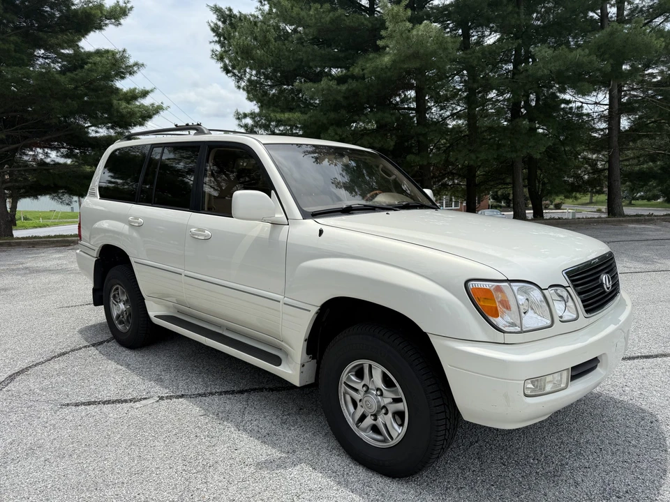 2001 Lexus LX 2nd Gen - Image 5 of 31