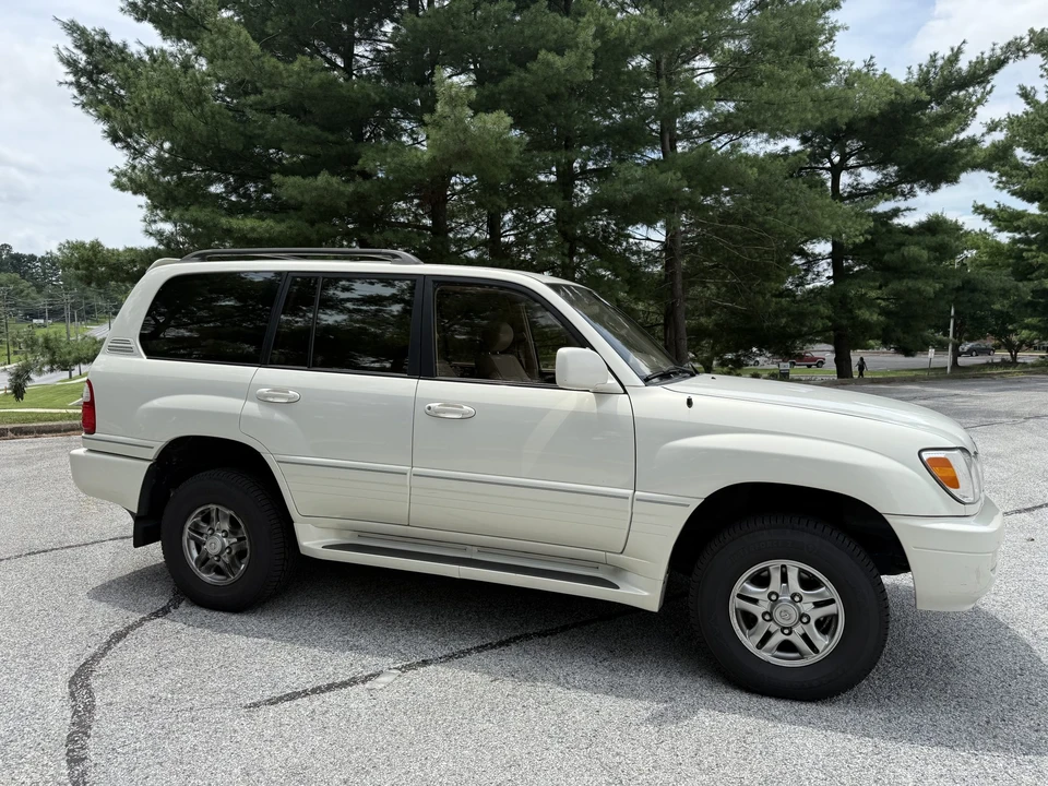 2001 Lexus LX 2nd Gen - Image 6 of 31