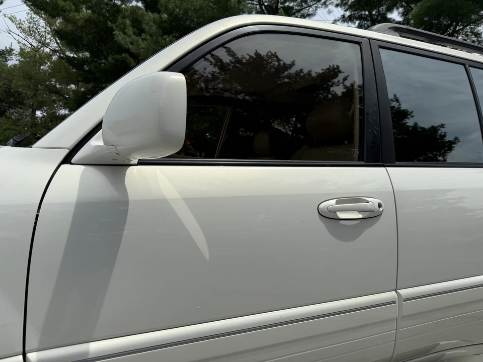 2001 Lexus LX 2nd Gen - Image 19 of 31