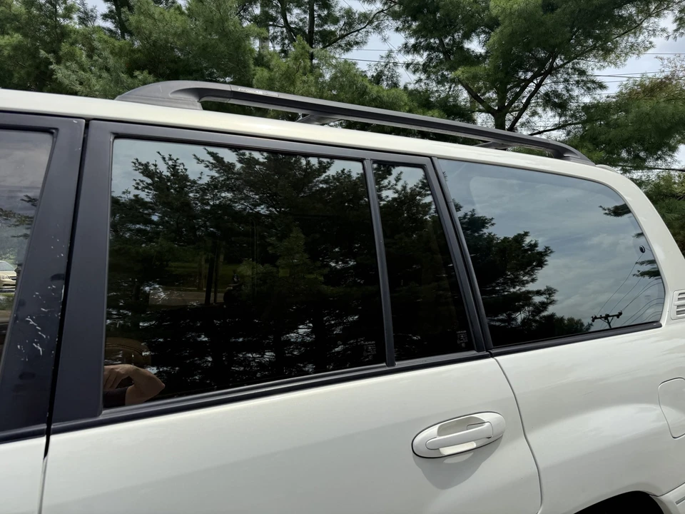 2001 Lexus LX 2nd Gen - Image 22 of 31