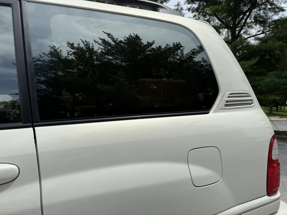 2001 Lexus LX 2nd Gen - Image 24 of 31