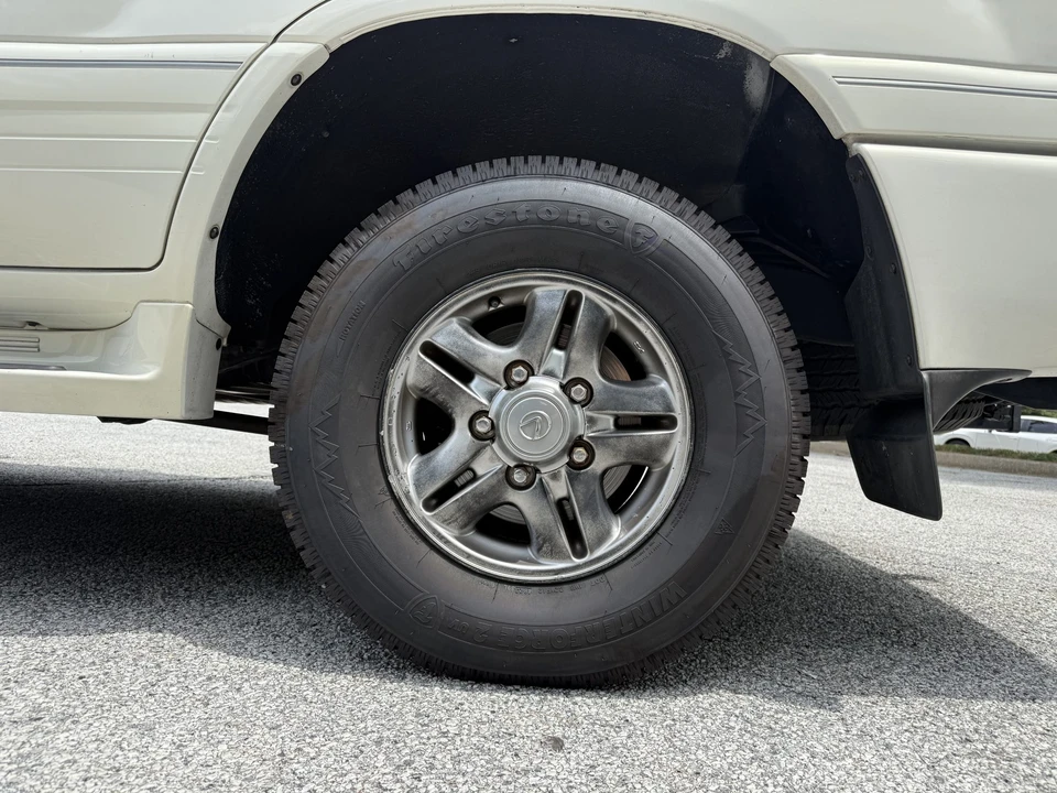 2001 Lexus LX 2nd Gen - Image 30 of 31