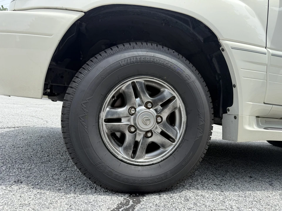 2001 Lexus LX 2nd Gen - Image 29 of 31