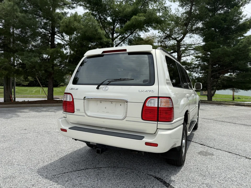 2001 Lexus LX 2nd Gen - Image 9 of 31