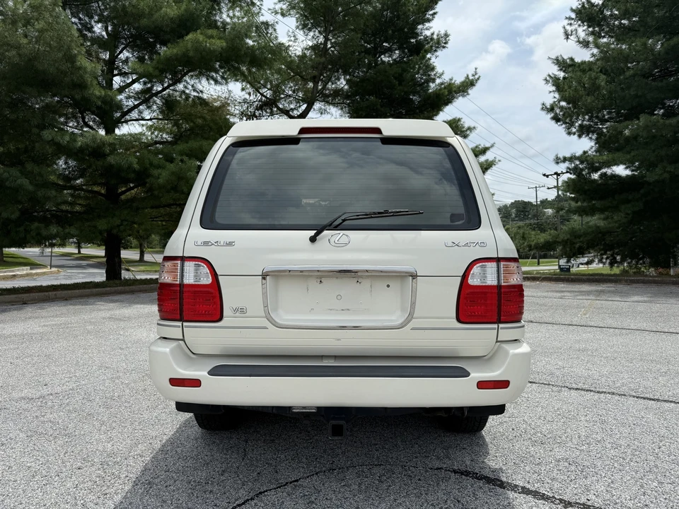 2001 Lexus LX 2nd Gen - Image 10 of 31