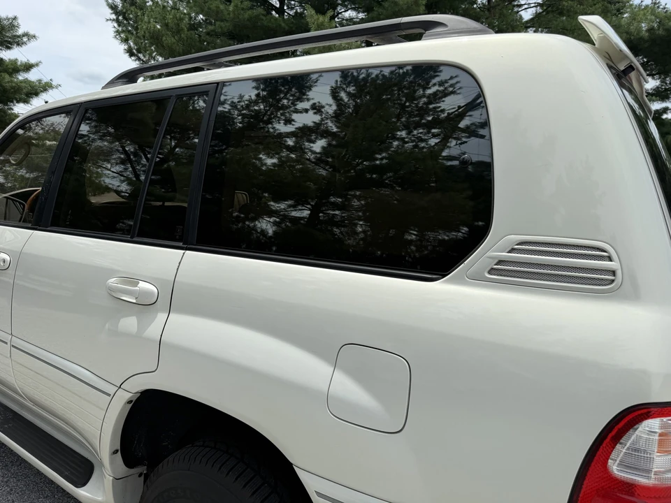 2001 Lexus LX 2nd Gen - Image 23 of 31