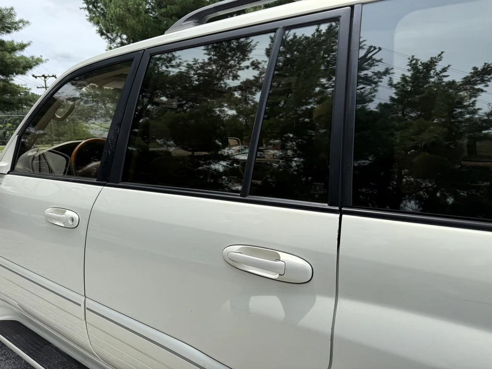 2001 Lexus LX 2nd Gen - Image 20 of 31
