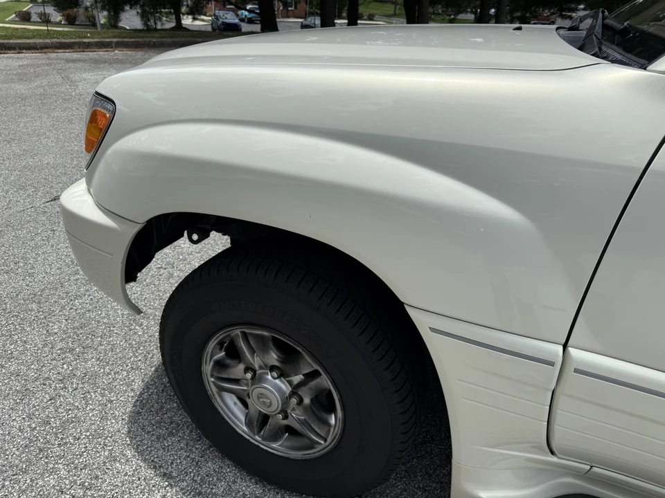 2001 Lexus LX 2nd Gen - Image 16 of 31