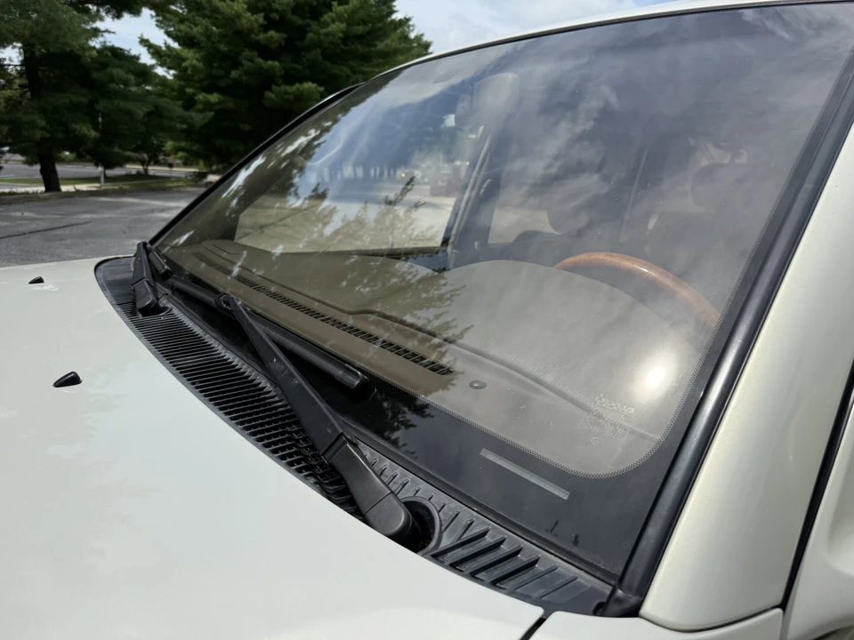 2001 Lexus LX 2nd Gen - Image 27 of 31