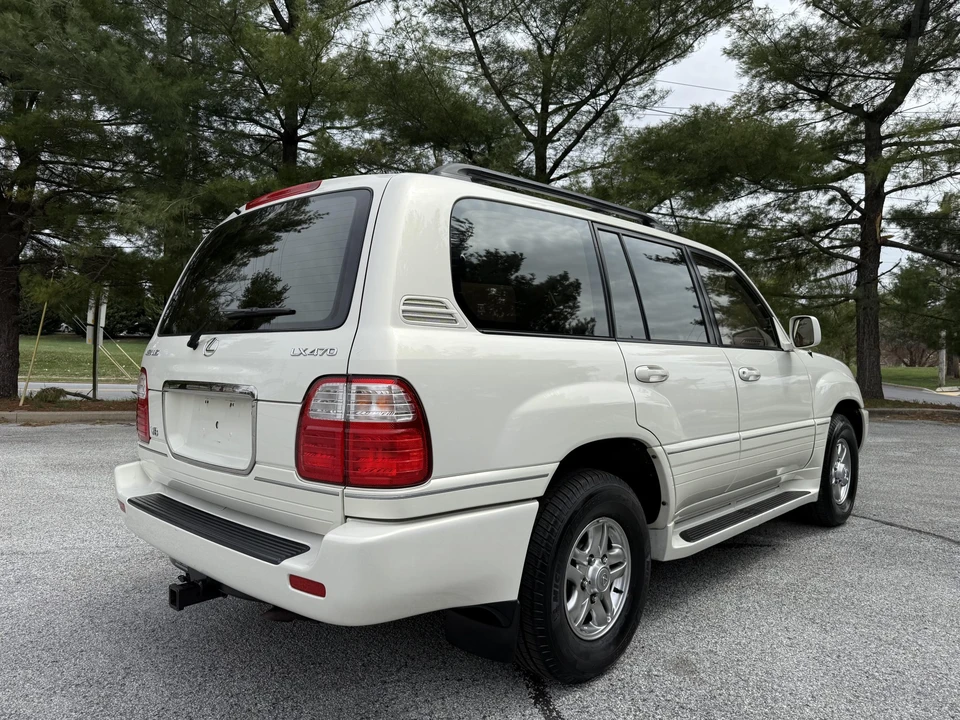 2001 Lexus LX 2nd Gen - Image 29 of 31