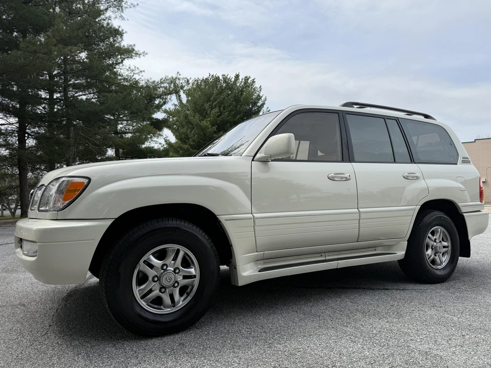 2001 Lexus LX 2nd Gen - Image 3 of 31